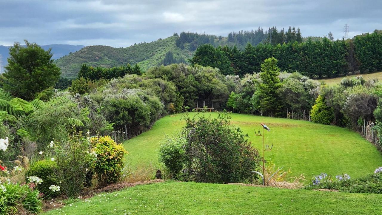 Boutique Art Retreat Hotel Upper Hutt Exterior foto