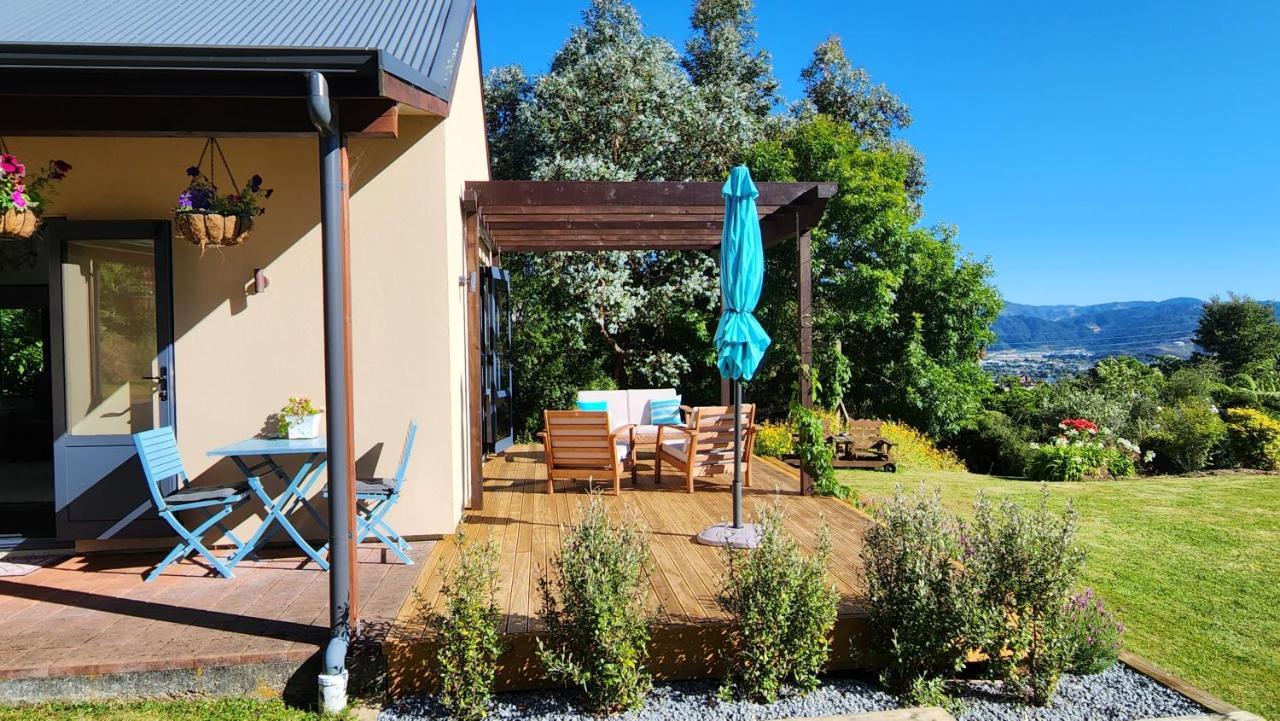 Boutique Art Retreat Hotel Upper Hutt Exterior foto