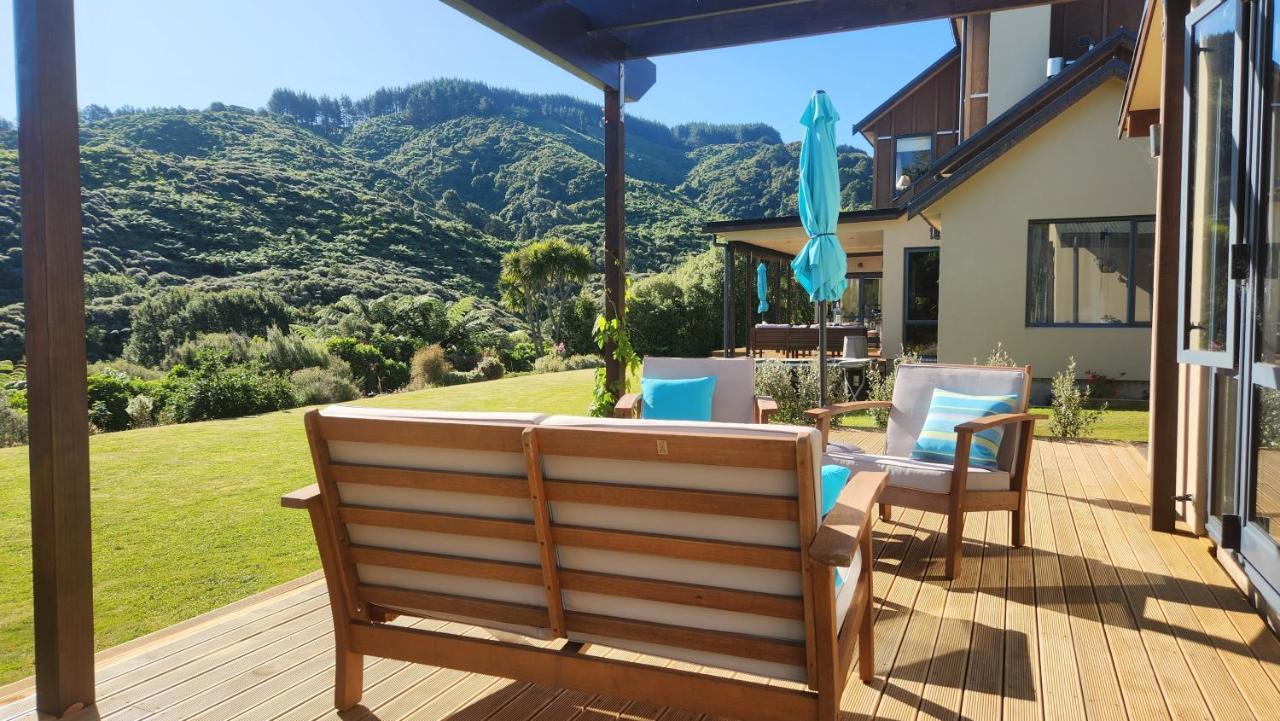 Boutique Art Retreat Hotel Upper Hutt Exterior foto
