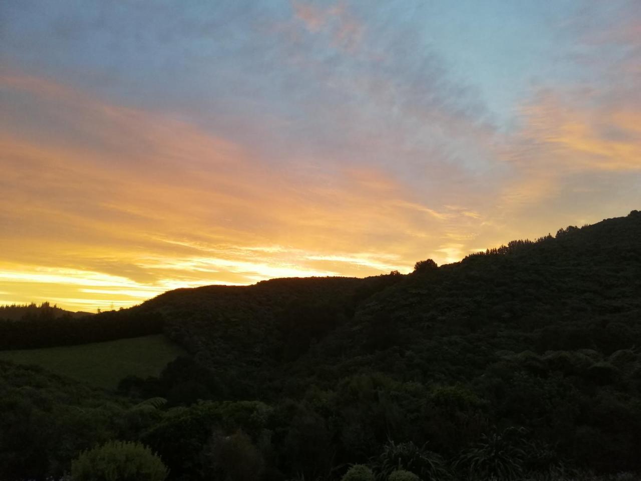 Boutique Art Retreat Hotel Upper Hutt Exterior foto